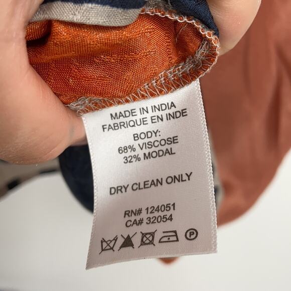 Odells geometric key hole cut out blouse - Picture 6 of 6